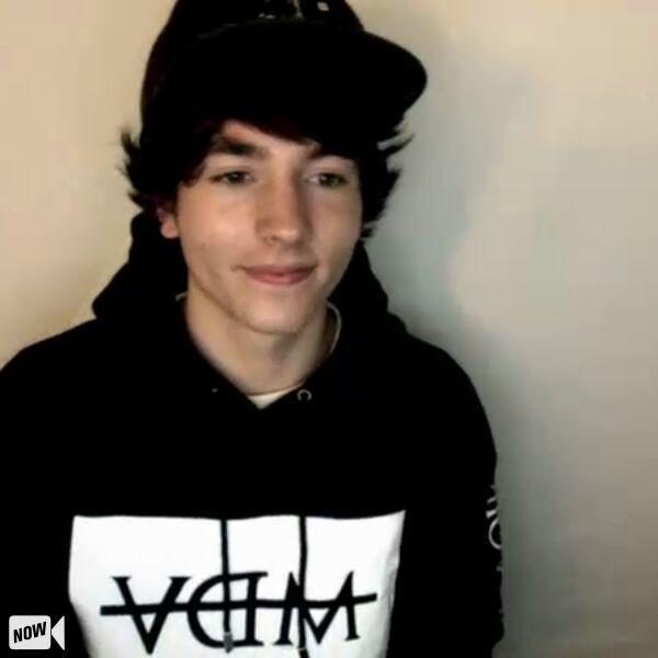 TwittingtonBlog's tweet image. 🔴 LIVE @epPaulZimmer on #YouNow - younow.com/epPaulZimmer/4…