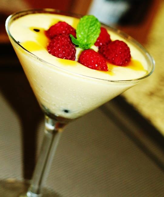 WyongGolfClub's tweet image. Try our desserts @WGCTheBrasserie #WhiteChocolate and #PassionfruitMousse