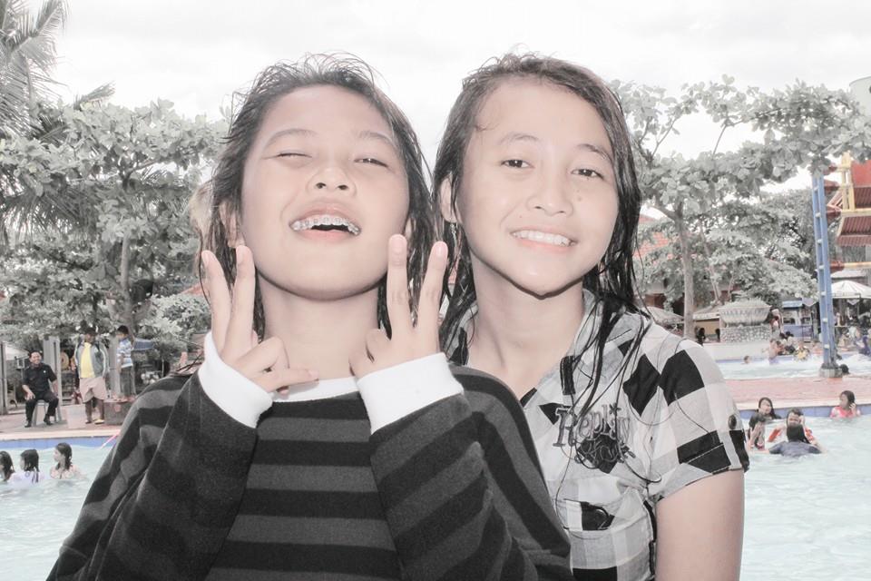 Mamih_Kechiel's tweet photo. WIth #Ellol PAndda darlingg guehh :* {} Cantikk kan ?? Iyyah donkkk #AbisBerenang http://t.co/92xzX0XQFt