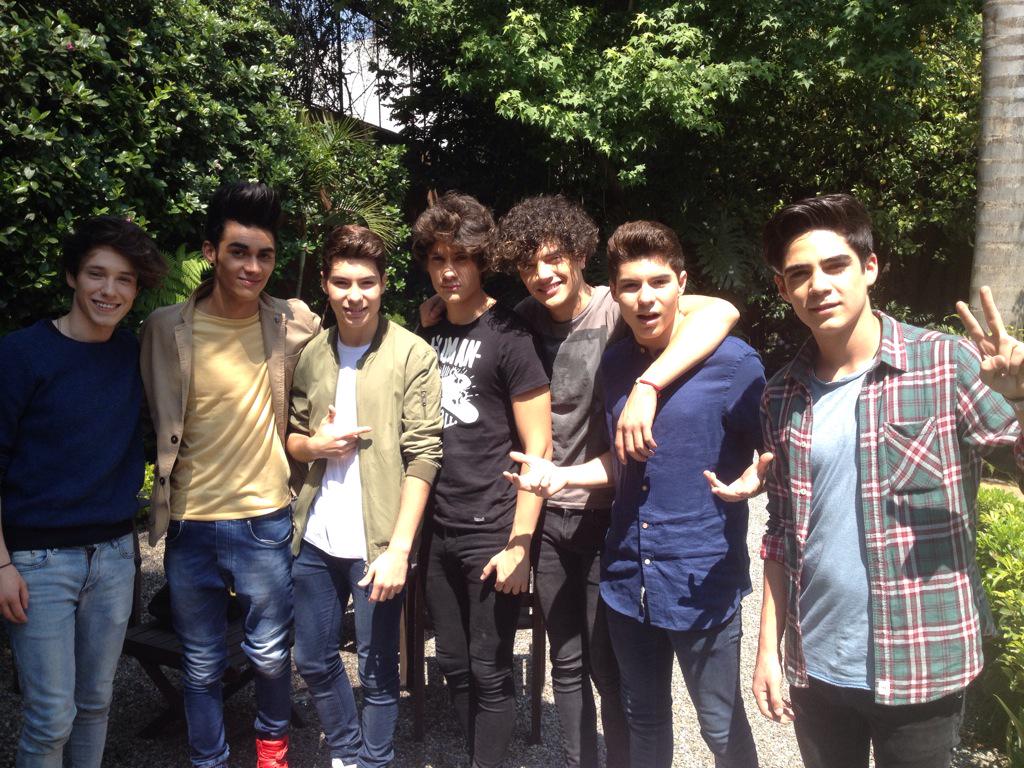 GemeliersMusic's tweet photo. Con nuestros compañeros @somosCD9  en #México. Son muy grandes y van pronto para allá. Os mandamos besitos http://t.co/MVmp7H1ht7
