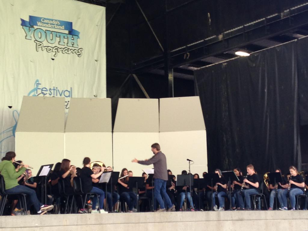 Crawf_Intyre's tweet photo. @MDHighSchool grade 9's perform at Canada's Wonderland today. http://t.co/QHuG3vtOSp