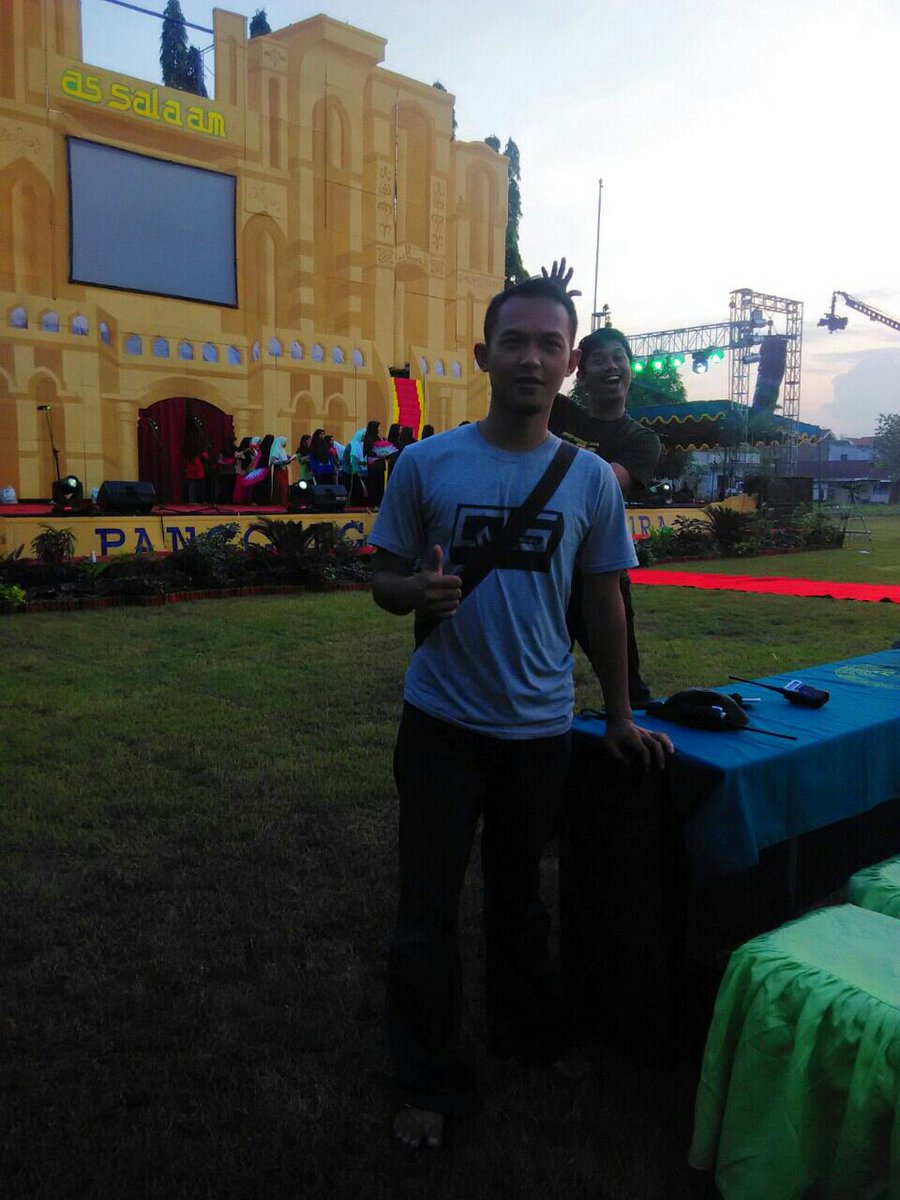 BebeOoon's tweet photo. Persiapan panggung gimbira ponpes assalaam sore tadi :))) http://t.co/RUHRhyVFoL