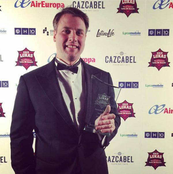 LosMisElMusical's tweet photo. .@GeronimoRauch ha sido galardonado como Mejor Vocalista del Año en los @thelukasawards. ¡Muchas felicidades! http://t.co/kLzO4uRRHL