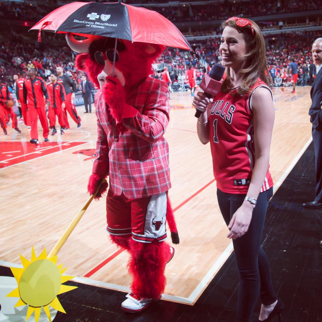 CherylScottWX's tweet photo. Let's make it rain buckets @chicagobulls ! @bennythebull &amp; I are sending #NothinButSun &amp; #Net ! #splashforbulls http://t.co/GXMuIJaz0V