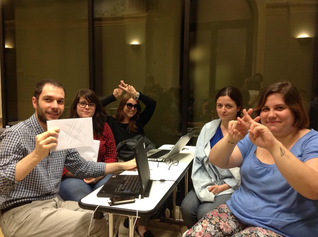 dolabschool's tweet photo. Ultima lezione a #DoLabMonitoring e i nostri Dolabber sono concentratissimi: vogliono formare il futuro!😊 http://t.co/YnJRjsihvu