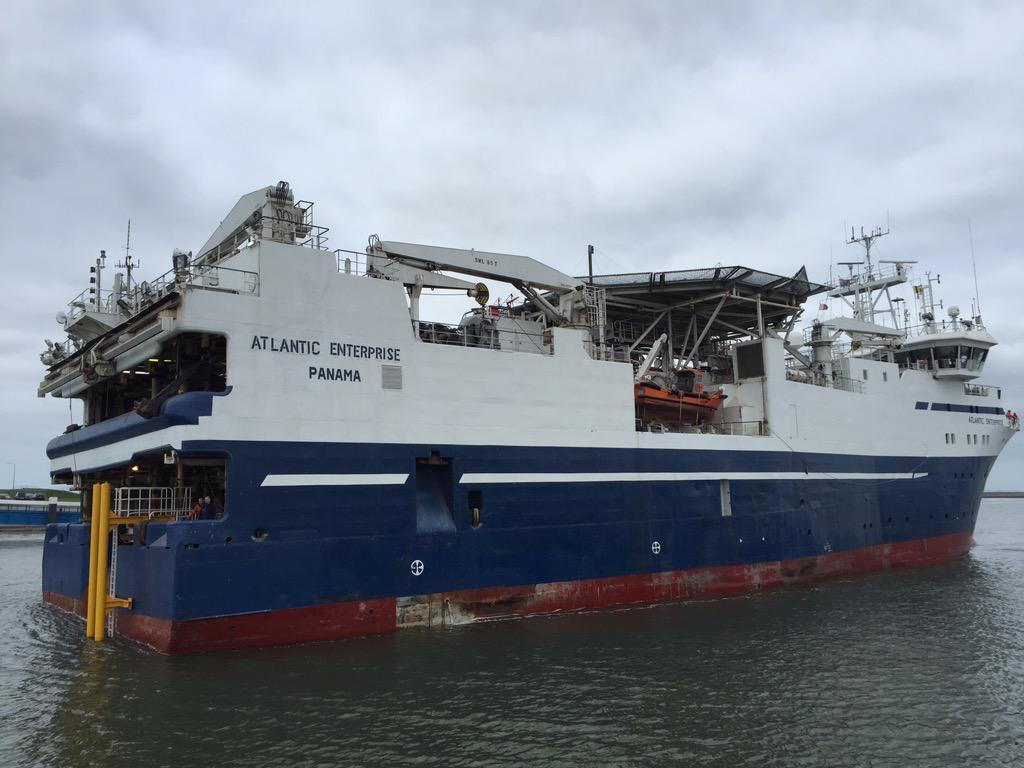 bvd_e's tweet photo. Hotelschip #atlanticenterprise gemeerd bij #wijnnebarends #beatrixhaven #Eemshaven #bvde http://t.co/GVCko0rFHD