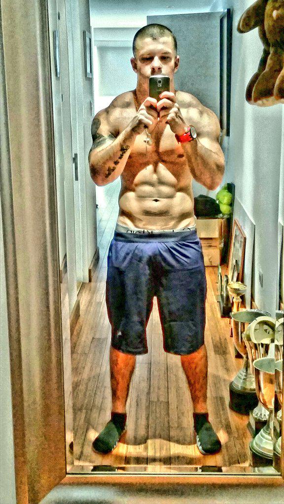 mario_hart's tweet photo. After gym.... 💪 http://t.co/b6mJpNLs1l