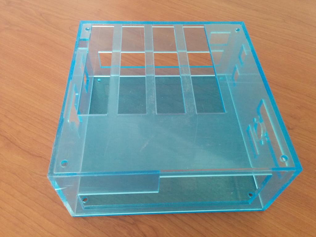 LibertiumNet's tweet photo. Por fin tras una serie de revisiones el #CustomMSX o #CSX para los amigos, tiene se caja nueva, una preciosidad :) http://t.co/CKgj1eYU4c
