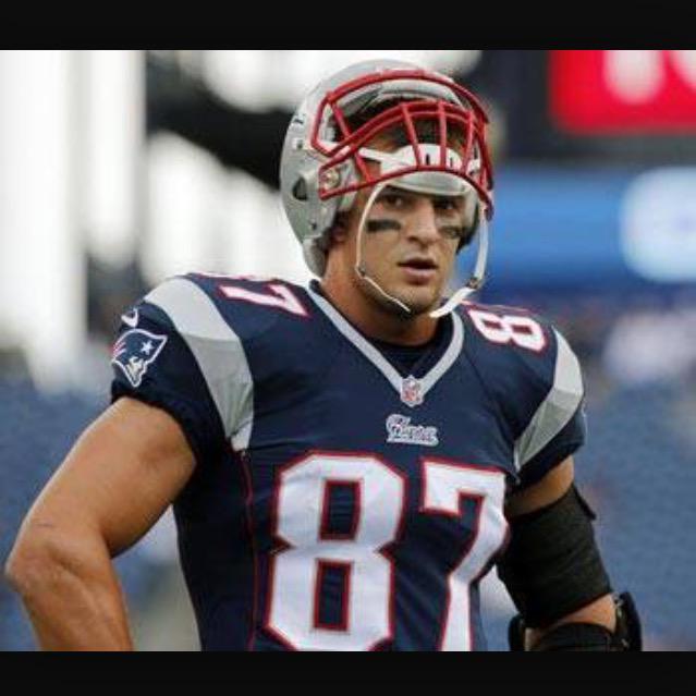 Happy(26) bday!!! ily rob gronkowski  