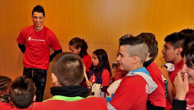 efectojabulani's tweet photo. Save the Children desmiente la supuesta donación de Cristiano Ronaldo http://t.co/i0IByadF9l http://t.co/3726R8Jeln