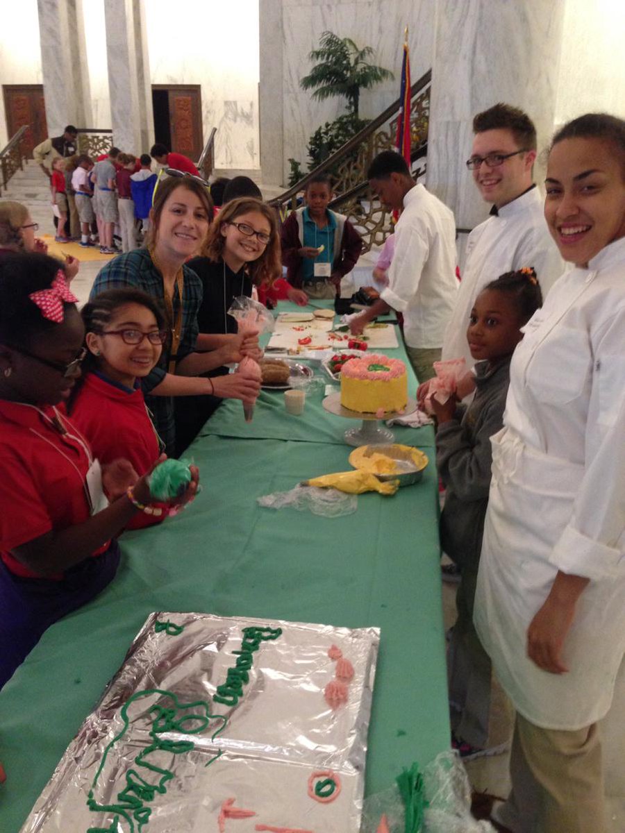 PeirsonsPupils's tweet photo. Culinary arts are awesome! #CTEFAIR http://t.co/lrzmQFyfSO