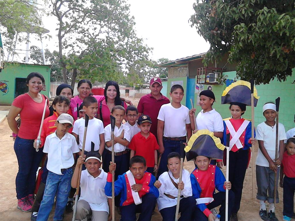 mirandalz's tweet photo. En la Escuela DC 14 se desarrollan actividades normalmente con escenificación de la Batalla de Chaguaramas http://t.co/rLJQgsrCL2