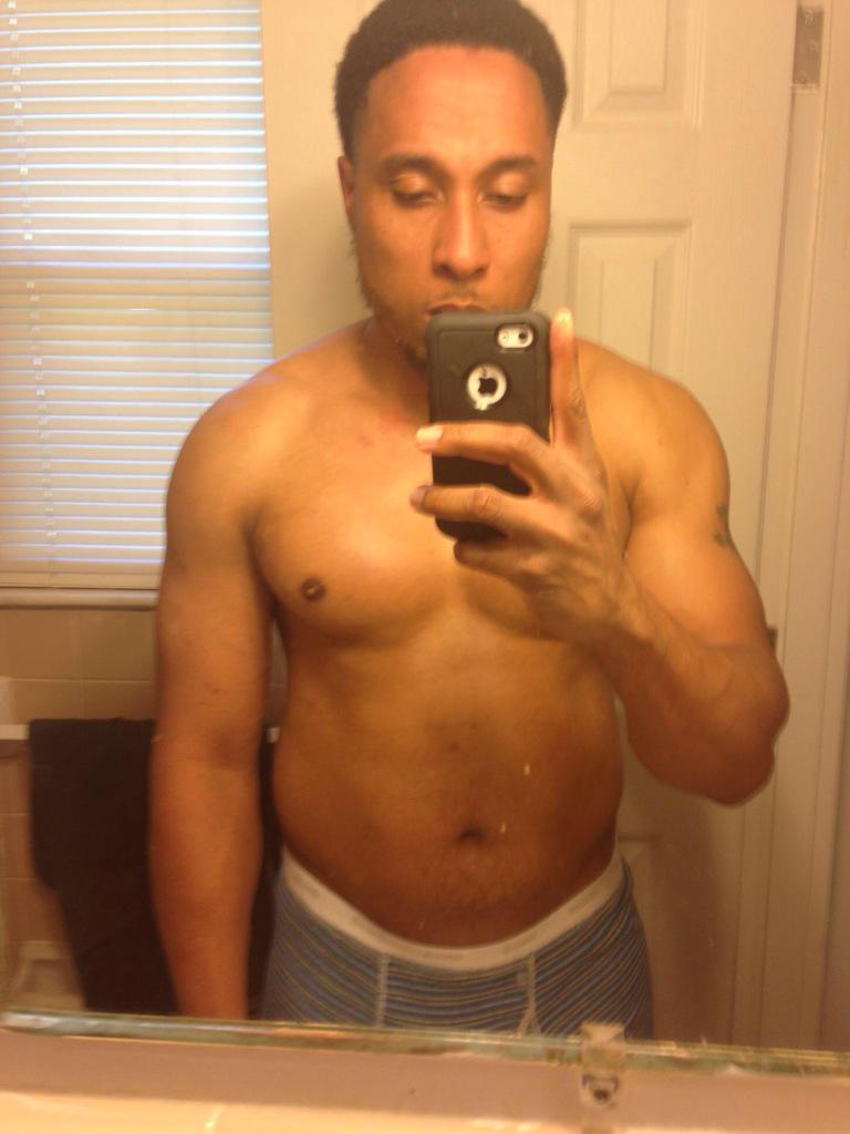 DJ_Crunk's tweet photo. Almost 8 months ago on this day I was a lil dude but now since I been in the gym heavy my body slowly comin together http://t.co/AIik2HpQ6x