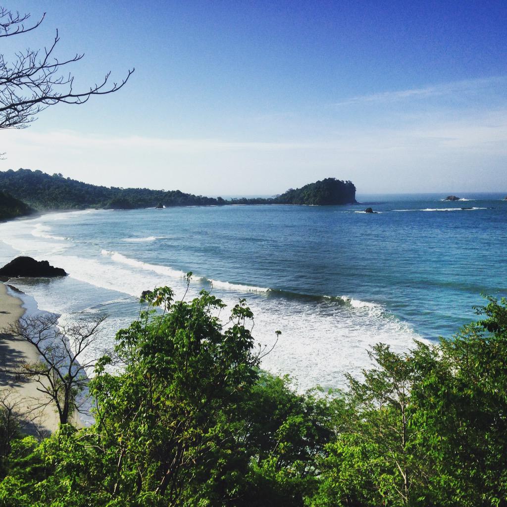 sophiaconstant's tweet photo. Beautiful view at #ArenasdelMar over Espadilla #beach. #luxurytravel #AlwaysExtraordinary #CostaRica @cazenoveandloyd http://t.co/90tFSgBGrZ