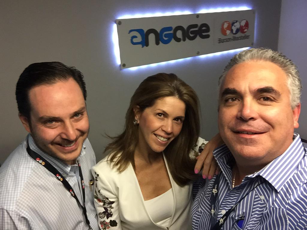 rcavada's tweet photo. #BuenDiaRepúblicaDominicana Trabajando desde temprano #ElPoderDeLasRedesRD @RaulBaz @EngageBM @StellaLeonF http://t.co/UxoRm2zxgQ