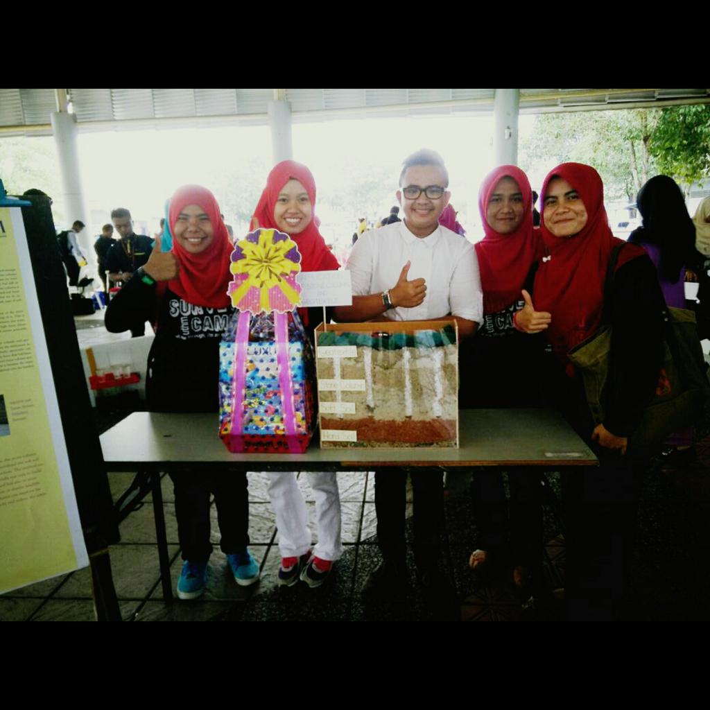 nuraziilahrusli's tweet image. Congratulation guys ! We made it ! Good job 👍👍 #Geofest #stonecolumn #geotextile #14May