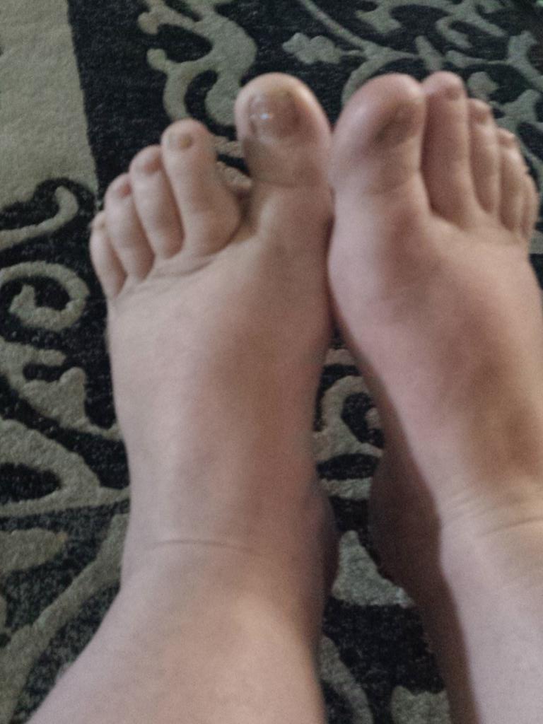 mrsbfm's tweet photo. #withoutshoes http://t.co/n88r4C0fpV