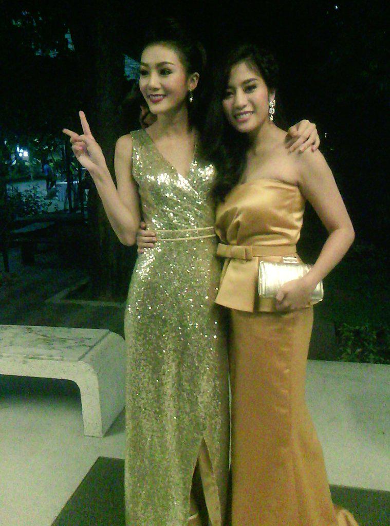 KAcc1998's tweet photo. หงหยกปีเก้ >< #9EntAwards #YesOrNo2_5 #hypk #หงหยก #นันหงหยก #AF10 #nanhongyok #nhyfamily http://t.co/7AP217UnFF