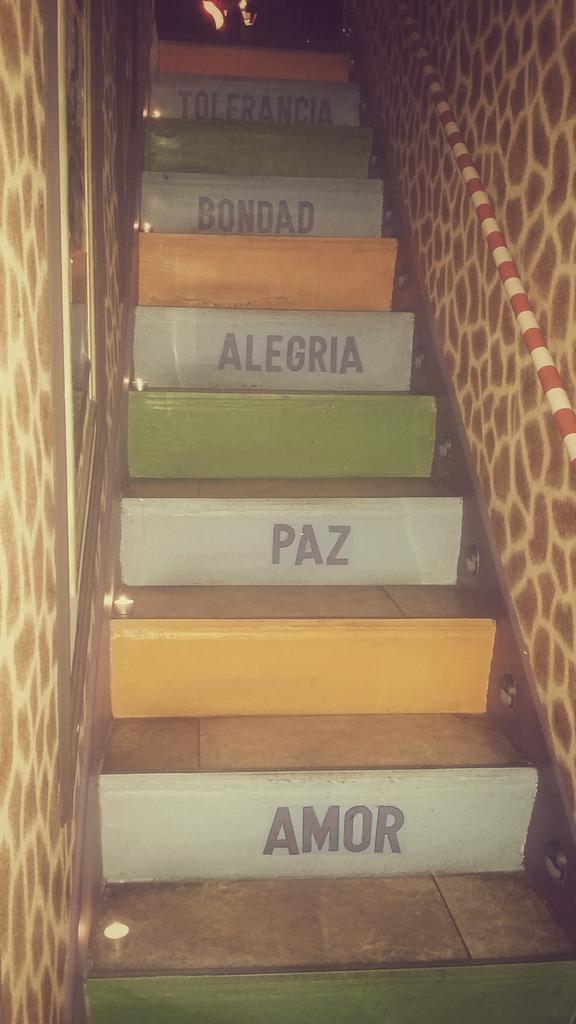 rotoydescosio's tweet photo. Que bonitos rincones encuentra uno en Madrid http://t.co/JHlQpYqhFC