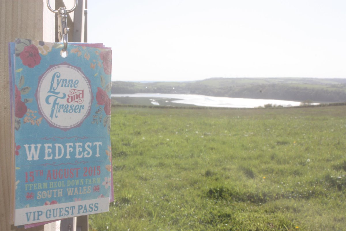 CaruSleep's tweet photo. @hitchedcouk  New #WEDFEST venue #WestWales, overlooking #DylanThomas Boathouse #Laugharne http://t.co/XSXEyVOWmS