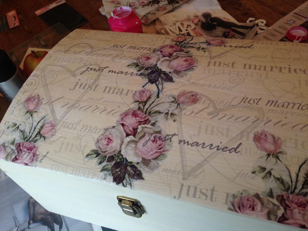 phoenix6413's tweet image. Today I'm doing this!
#weddingmemorybox