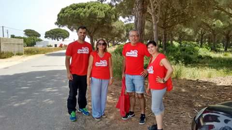 psoeconil's tweet photo. Mañana de reparto en majadales de roche #NosUneConil #TransformemosJuntosConil #SaludCamachoAlcaldesa #VotaPsoe http://t.co/H5KJ2QWn8c