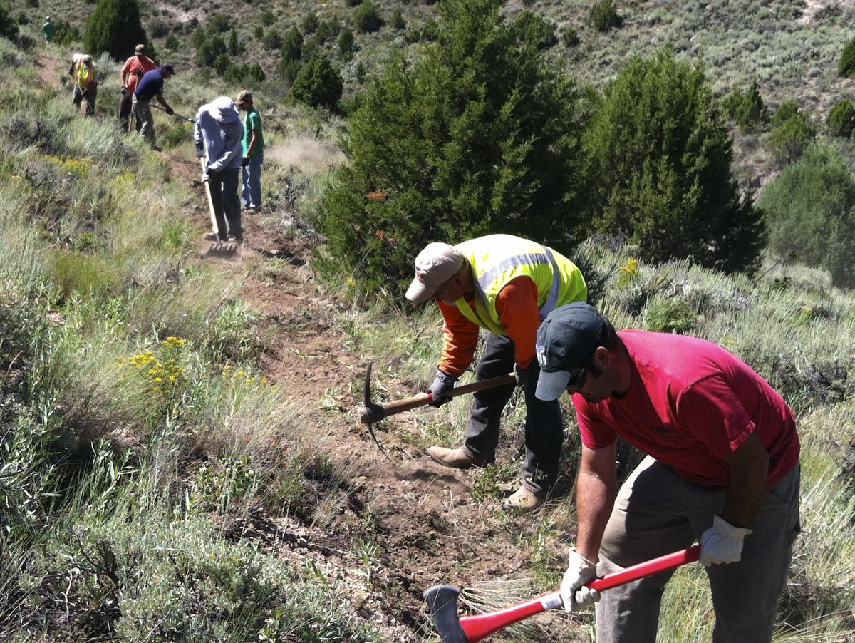 vailmtbike's tweet image. VVMBA Trail Crew Work 5pm tonight May14 Edwards, Berry Creek Trail, meet at bottom to shuttle up. #vvmba #traillove