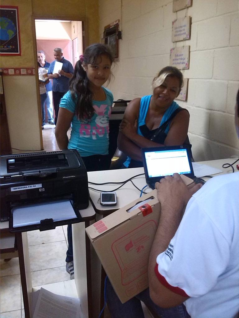 fundabitguaric2's tweet photo. 364 Canaimas se entregan niña/os de la Patria en San Juan de los Morros @MPPEDUCACION @LeonelParica @PedroValdiviaC http://t.co/YvwBdoBlD0