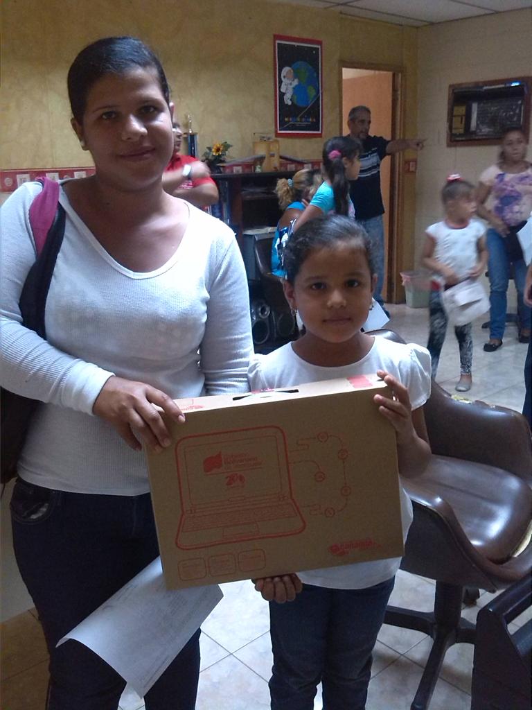 fundabitguaric2's tweet photo. 364 Canaimas se entregan niña/os de la Patria en San Juan de los Morros @MPPEDUCACION @LeonelParica @PedroValdiviaC http://t.co/YvwBdoBlD0
