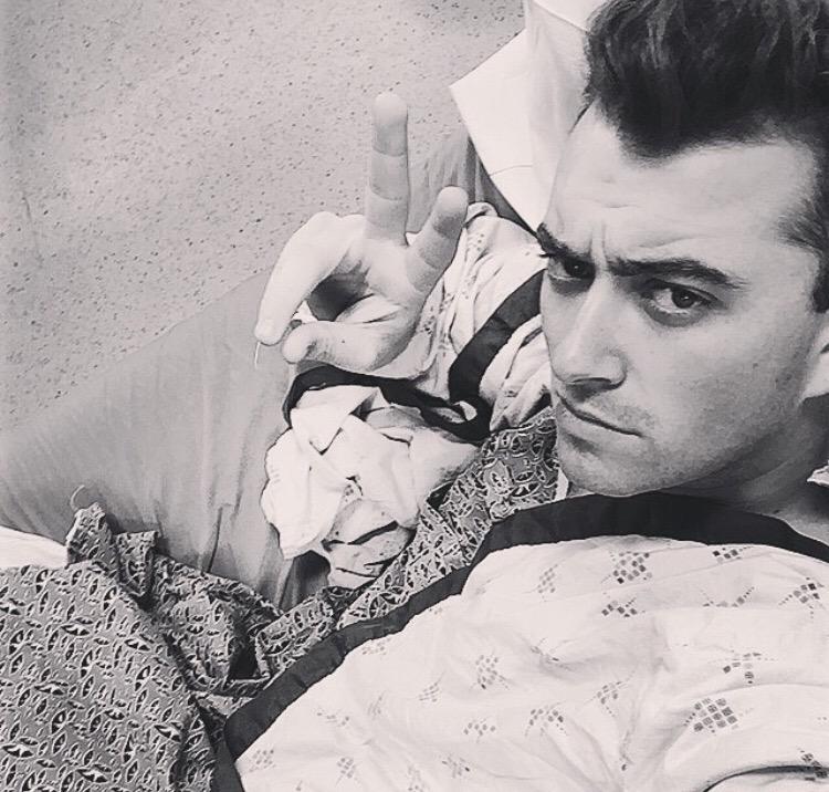 samsmith_sailor's tweet photo. Still flawless even in the hospital ✊ @samsmithworld #GetWellSoonSamSmith http://t.co/F2Ymv228QU