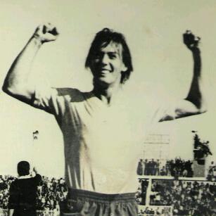 eldesmarque_ccf's tweet photo. 😅 @CAPITANVENEN0 'votará Mejías' el #24M "aunque sea para celebrar el mítico ascenso en Elche" http://t.co/hdOMYg9x9M http://t.co/2ARd3ZQvbt