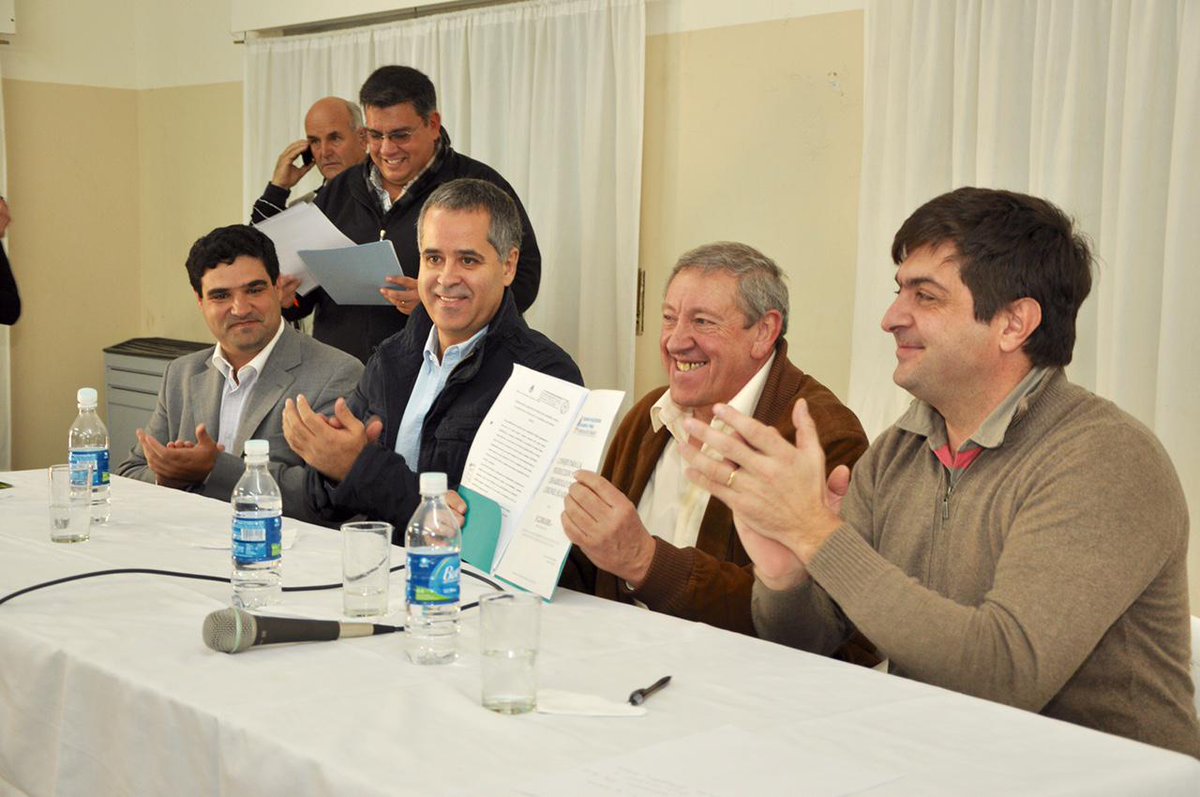 rgabrieldelgado's tweet photo. Desde @Minagriweb entregamos aportes por $ 2 millones para las obras del Ciclo II del Frigorífico Municipal http://t.co/12dhu6LhzR