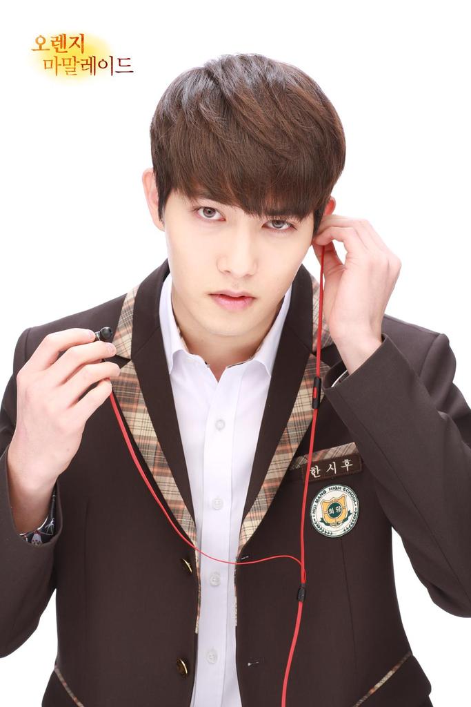 Happy birthday to CNBLUE\s gorgeous and charming member, Lee Jong Hyun!   