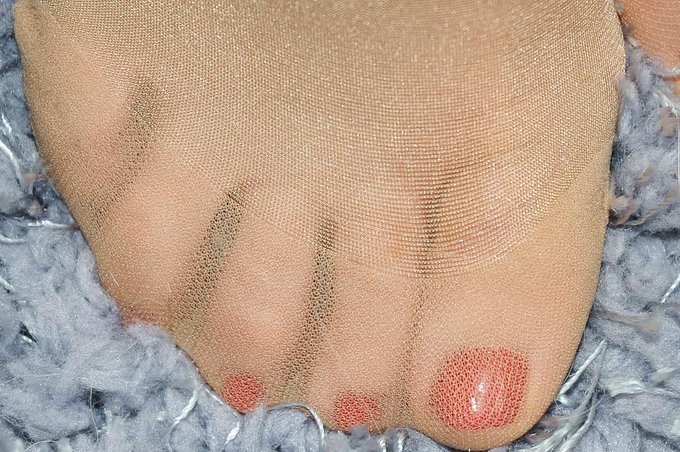 close-up #pantyhose #toes shot from today's shoot for http://t.co/4W15Ugm8yl http://t.co/bMiz5VqZS0<a href="/tag/pantyhose"class="tags">#pantyhose</a><a href="/tag/toes"class="tags">#toes</a>