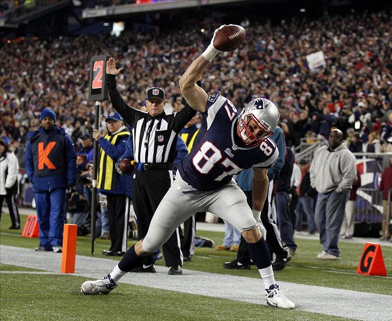 Happy 26th Birthday to Pats TE (and Rob Gronkowski! 