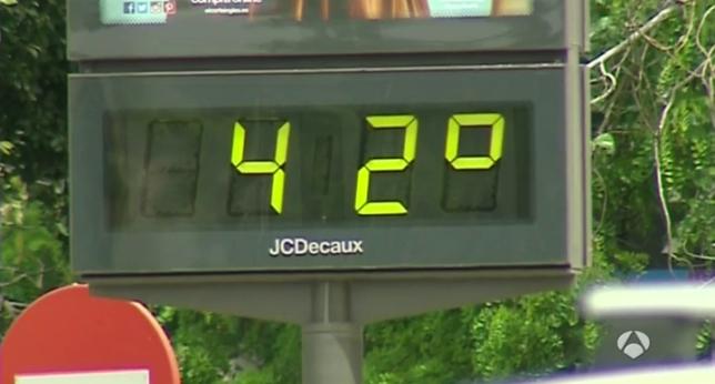 A3Noticias's tweet photo. Activada la alerta roja por calor en Valencia: nunca había sucedido en mayo http://t.co/mDS40SDsyf http://t.co/xSCnVo2g5J