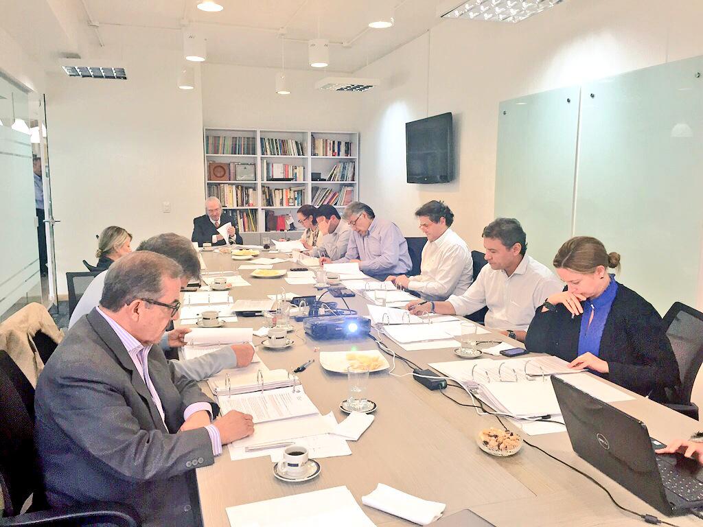 EffieColombia's tweet photo. En este momento los jurados definen quién será el ganador del Gran #Effie2015 donde se conocerá en la noche de hoy http://t.co/YiegT5pprK