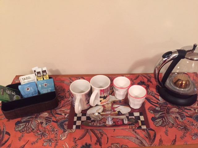 martadewulf's tweet photo. Getting ready for @Airbnb guests! Setup #GoodMorning offerings - #coffee &amp; #tea in your private room. http://t.co/Yewbb2KUGB