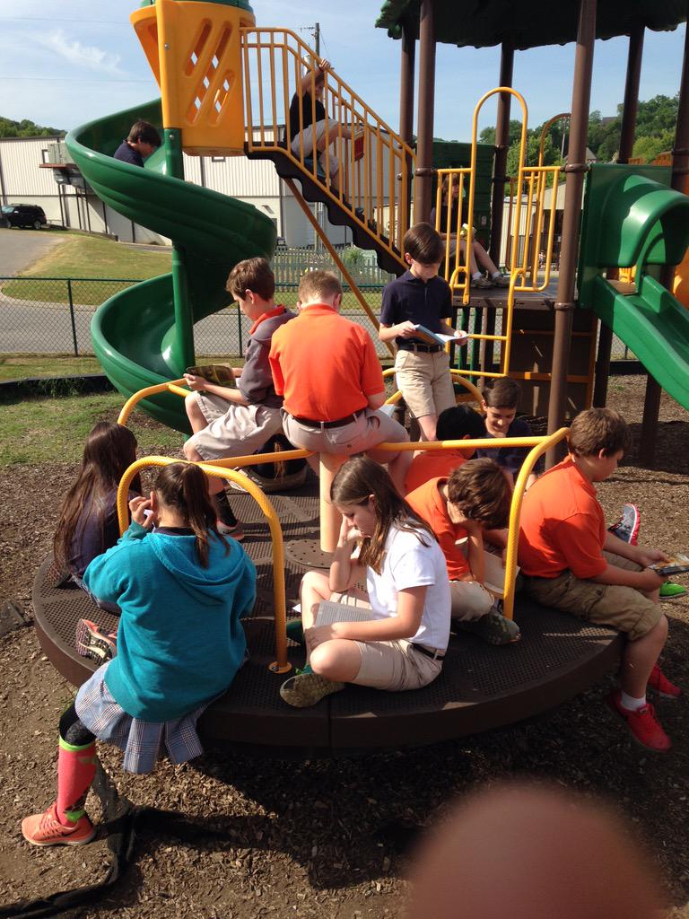 NCSelementary's tweet photo. 5th graders enjoying some outdoor read-to-self time. http://t.co/Pv4VeOjoOR