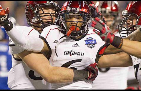 ThatBoy_Ro's tweet image. After Discussing It Over With My Family I Have Decided To COMMIT To The University Of Cincinnati 🐯👣🔴⚫ #BearcatNation