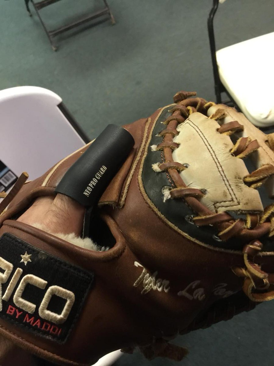 tylerlatorre's tweet image. @NeoProGuard thank you for making catching bullpens more bearable. #fingerProtection #dirk