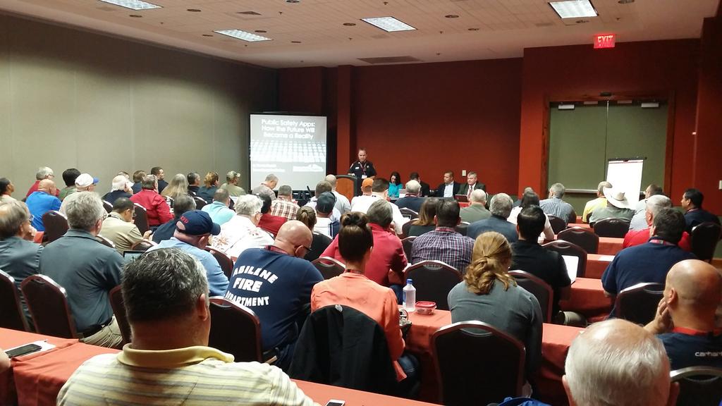 LesiaDicksonTX's tweet photo. Packed house in the #temc2015 #txlte ps apps session. http://t.co/KnRRvBqqYr