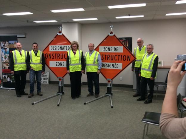 SAFEWorkMB's tweet photo. Respect the signage! @Mayor_Bowman @jwhall65 @ManitobaHeavy @manitobahydro @steveashtonmla @SAFERoadsMB #saferoads http://t.co/KL2ey0vAtv