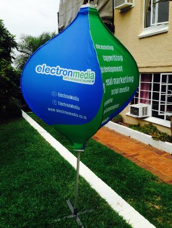 RightStuffcoza's tweet photo. Turn heads with our ROTATING BANNERS http://t.co/TO8zkxqeQv #DartAdBanner #LanternBanner http://t.co/VKfHVT6VjP