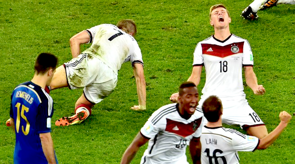 FootballFunnys's tweet photo. When you pass your exam without studying http://t.co/CdlyQg4RNF