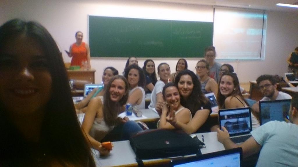 Sandramh92's tweet photo. Educación Social #mariamontessori21 http://t.co/tbFp6Oeh03