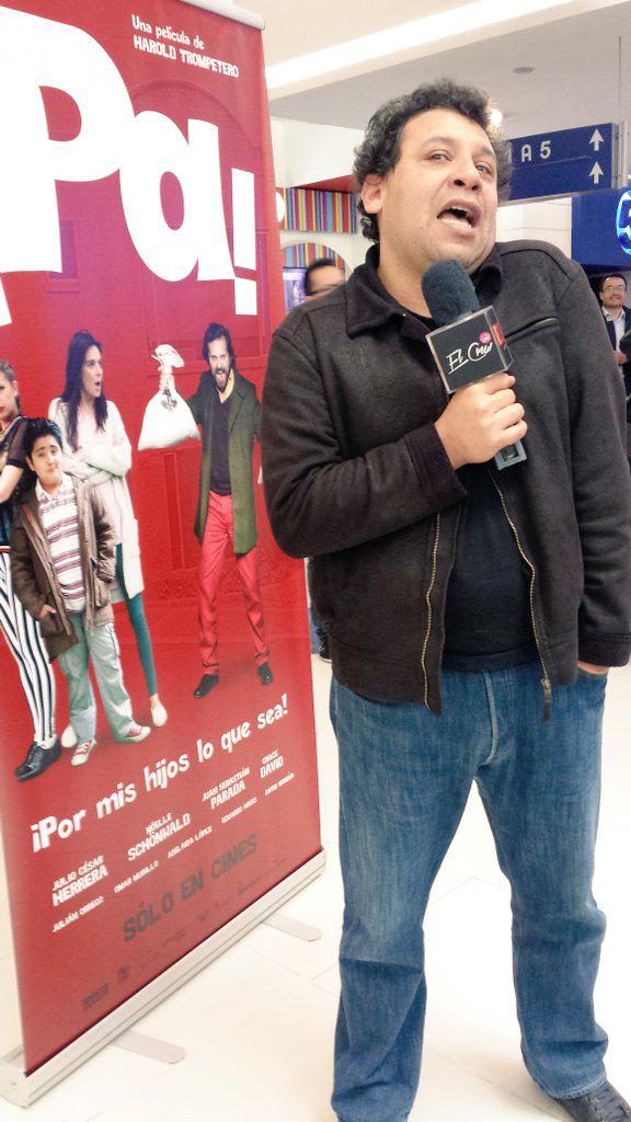 lapachangapeli's tweet photo. En Función de Prensa @CanalTR3CE #ElCrew junto a la familia @Pa_LaPelicula en @Cine_Colombia @GranEstacionCC. http://t.co/fWvHpS5nO0