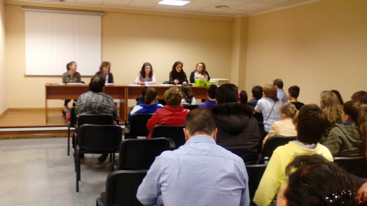 Entrega de premios concurso de redacción en Santa Comba