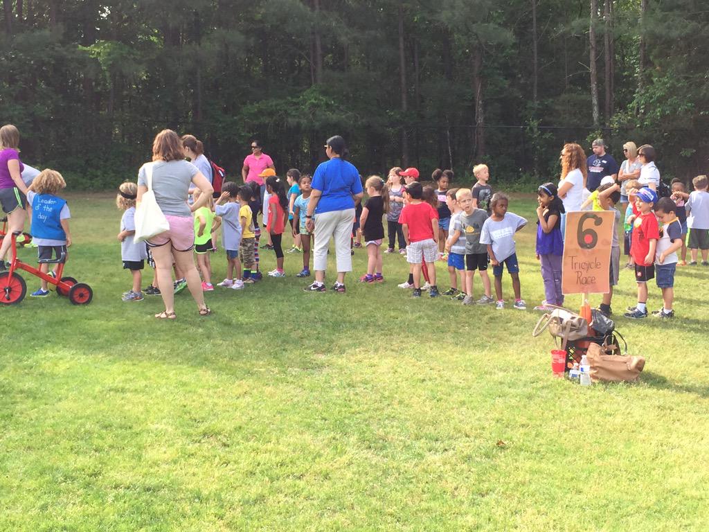 TechTeacherBerg's tweet photo. Field day success, Pre K-2! @sbcek5 http://t.co/dVT5WK3WNW