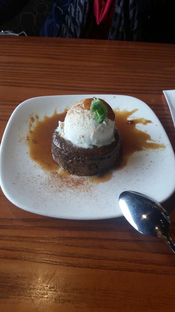 yaztheexplorer's tweet photo. My birthday is everyday!! #gingerbreadcake #yum #cake #icecream #dessertaddict #gastropost @gastropost http://t.co/2E3ucV4eGz